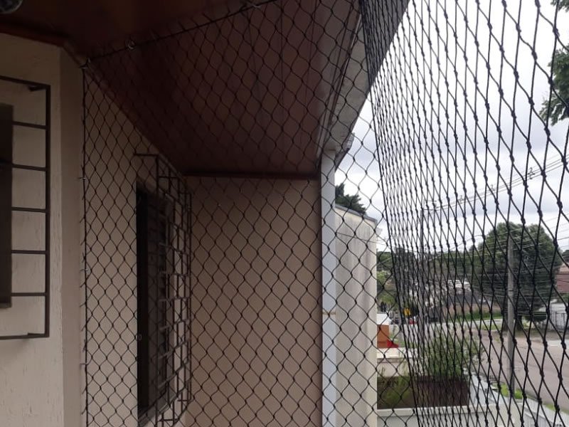 Instalação de rede de segurança em Guadalupe, Rio de Janeiro